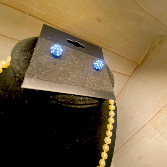 Fresh water pearls and crystals set Necklace, bracelet, and earrings - Picture 9 of 11